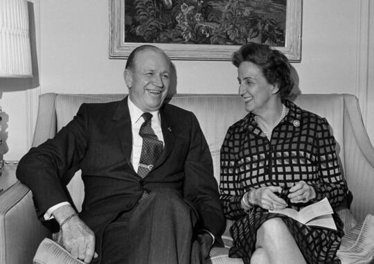 Дж. Уиллард Марриотт со своей женой Элис в их доме в Вашингтоне, 1973 года