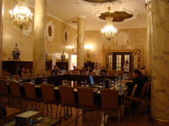 Атмосфера Бального зала гостиницы Hilton Moscow Leningradskaya одинаково хорошо подходит как для праздничных, так и для деловых мероприятий