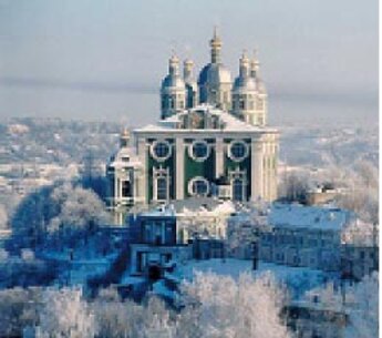 Свято-Успенский кафедральный собор возведен в память о героической обороне Смоленска 1609-1611 годов на месте одноименного собора XII века