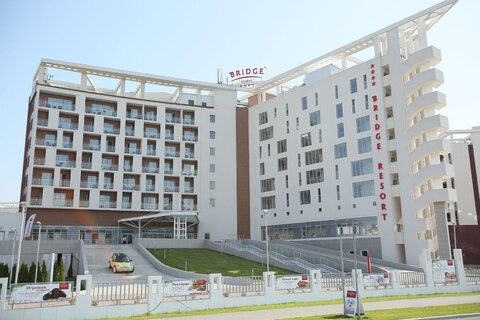 Bridge resort