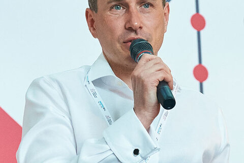 По словам Сергея Скорбенко, одной из главных задач усовершенствования сайта было добиться более низкой стоимости привлечения новых гостей через сайт, чем цена гостя с Booking.com