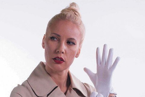Елена Летучая — ведущая телепроекта «Ревизорро» — проверяет качество работы объектов гостиничного и ресторанного бизнеса и довольно дерзко оценивает те или иные аспекты ведения бизнеса в инспектируемых заведениях 