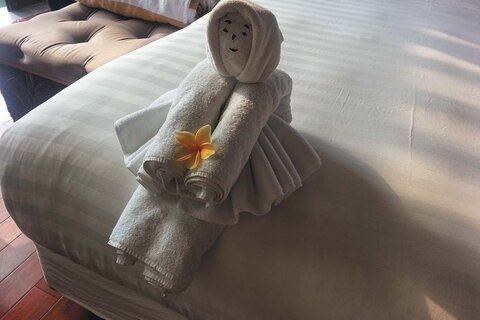 Полотенца тоже забирают на память
