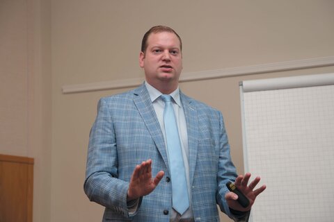 По мнению Евгения Горянского, качественный сервис в отеле невозможен, если нет правильной коммуникации руководства с сотрудниками