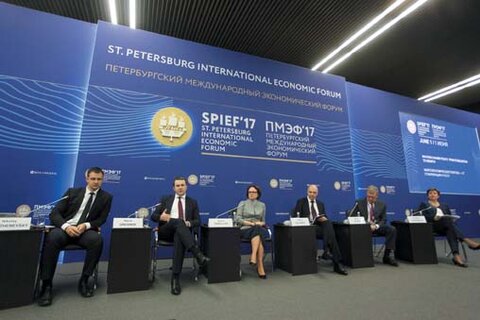 Петербургский Международный Экономический Форум традиционно собирает большое количество деловых людей