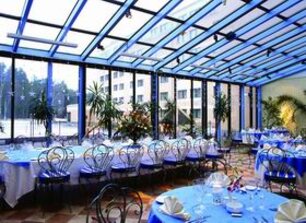 "Зимний сад" - один из пяти ресторанов, предлагаемых на выбор гостю Le Meridien Country Club