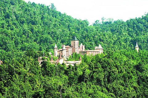 The Chateau — точная копия французского замка XVIII века, расположенного во французском Эльзасе