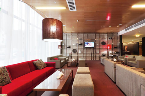 Инфраструктура DoubleTree by Hilton Novosibirsk включает 188 номеров, бар, ресторан, оздоровительный центр, конференц-помещения, бизнес-центр и парковку