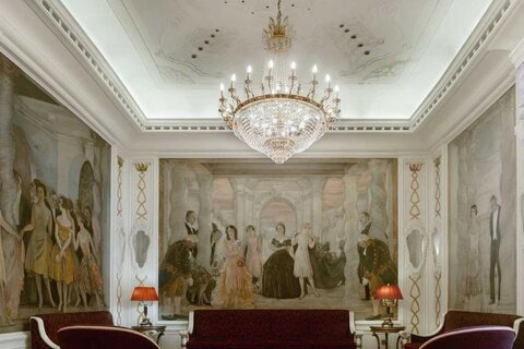 Фрески в интерьерах одного из известных исторических отелей Рима Boscolo Palace Roma, который вошел в Autograph Collection