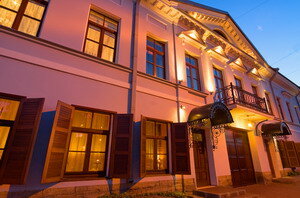 Частный гостевой дом Alexander House (Петербург) носит имя владельца. Гостей зачастую встречает сам хозяин - Александр Жуков и его семья