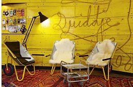 Отель из Гамбурга Superbude St. Pauli получил главный приз конкурса European Hotel Design Awards. Он победил в самом большом количестве номинаций: это и лучшая зона общественного пользования, и номинация «Спальни и ванные комнаты». Даже дизайн отеля был н