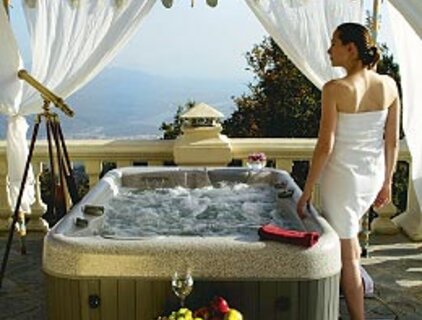 Ananda in the Himalayas, Уттаракханд, Индия, признан лучшим оздоровительным спа-отелем по версии премии «Выбор читателей Conde Nast Traveller». Азиатские направления, в том числе, йога и тайский массаж, сегодня играют важнейшую роль в современной спа инду