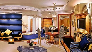 Победителем конкурса Hot Hotels 2012 стал отель Burj Al Arab, Дубай. Он хорошо известен благодаря своей необычной архитектурной форме в виде паруса