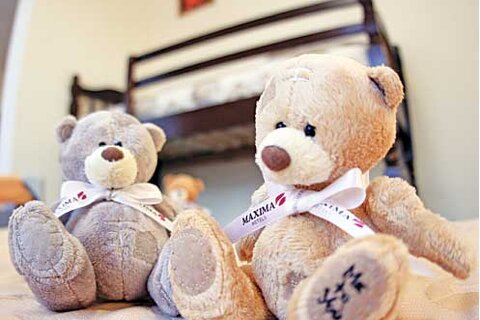 Каждый маленький гость отелей Maxima Hotels получает плюшевого мишку в подарок
