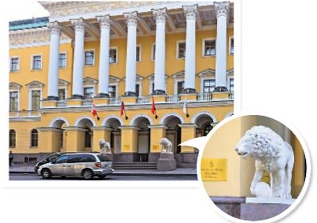 Новый отель Four Seasons Hotel Lion Palace расположен в «доме со львами» — известном архитектурном памятнике Санкт-Петербурга начала XIX века архитектора Огюста Монферрана