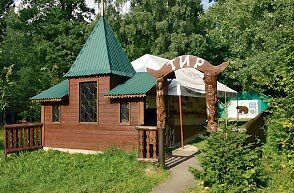 Одним из факторов привлечения гостя в загородный отель является большой выбор развлечений и спортивных возможностей. На фото — лазерный тир в отеле Heliopark Thalasso