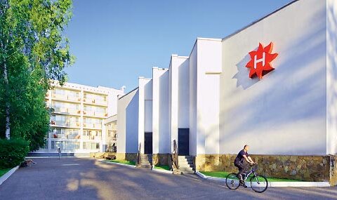 Оздоровительный отель Heliopark Thalasso расположен в 45 км  от Москвы недалеко от Звенигорода