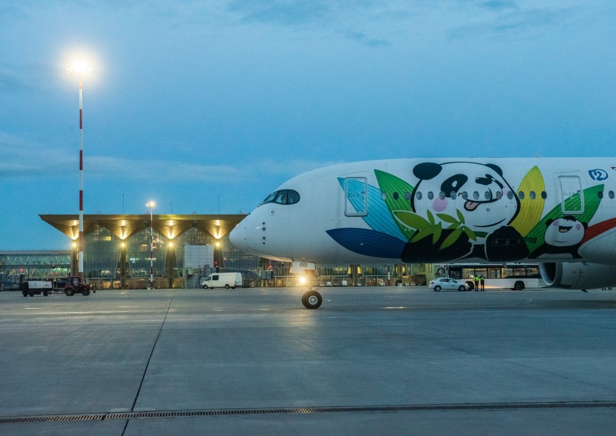 Sichuan Airlines представила в Пулково новейший авиалайнер Airbus A350