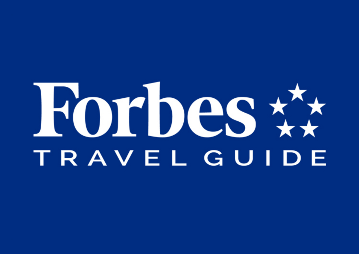 Десять российских отелей вошли в рейтинг Forbes Travel Guide 2020