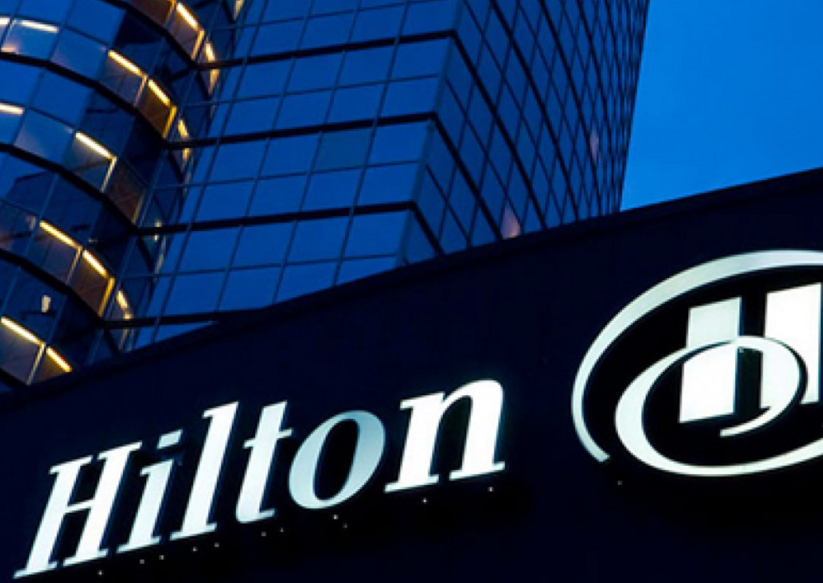 Hilton объявила о приостановке работы почти 16% своих отелей в мире