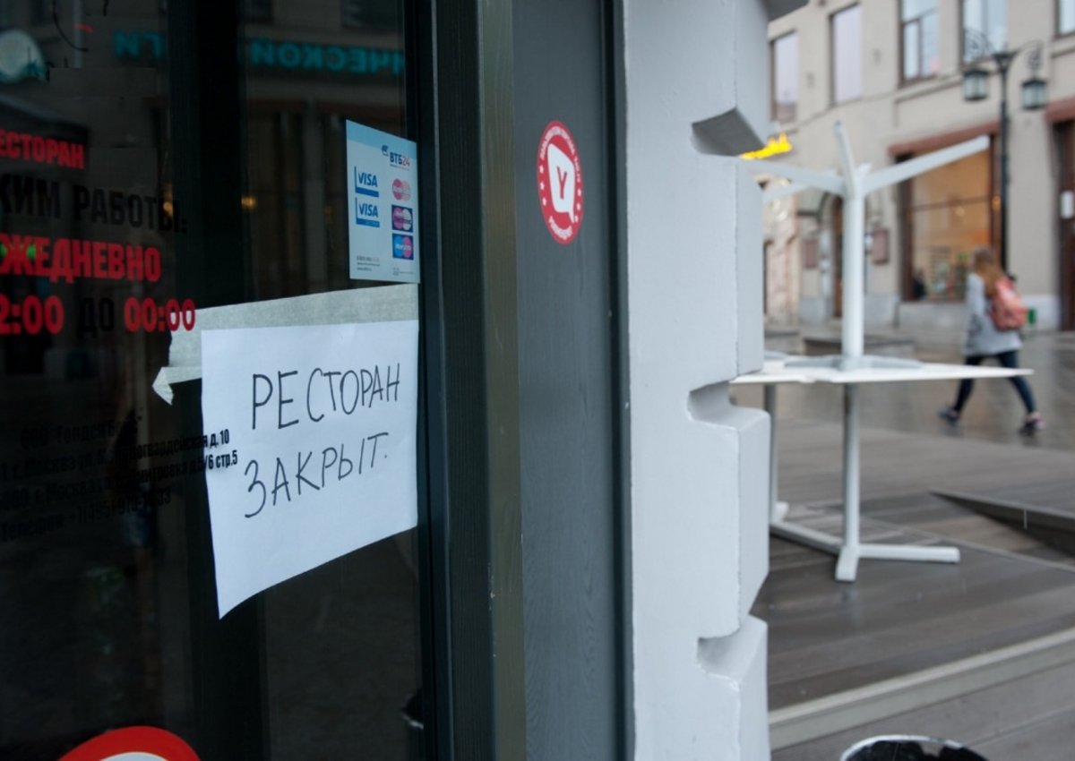 Владельцы 500 ресторанов просят Беглова запретить их работу в Новый год