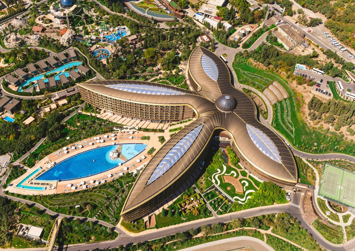 Mriya Resort & SPA приостановил работу фонтантов и бассейнов на фоне дефицита воды в Ялте