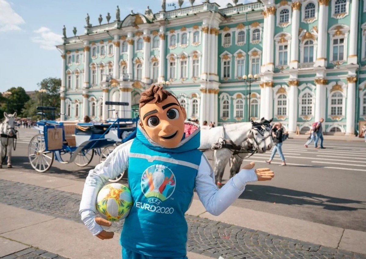 Сколько туристы потратили в Петербурге во время Евро-2020