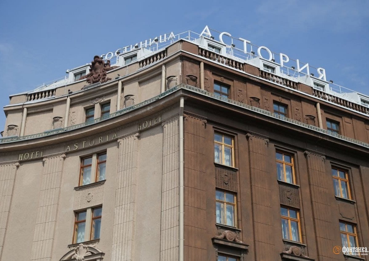 Гостиница «Астория» в центре Петербурга объяснила, зачем сменила цвет