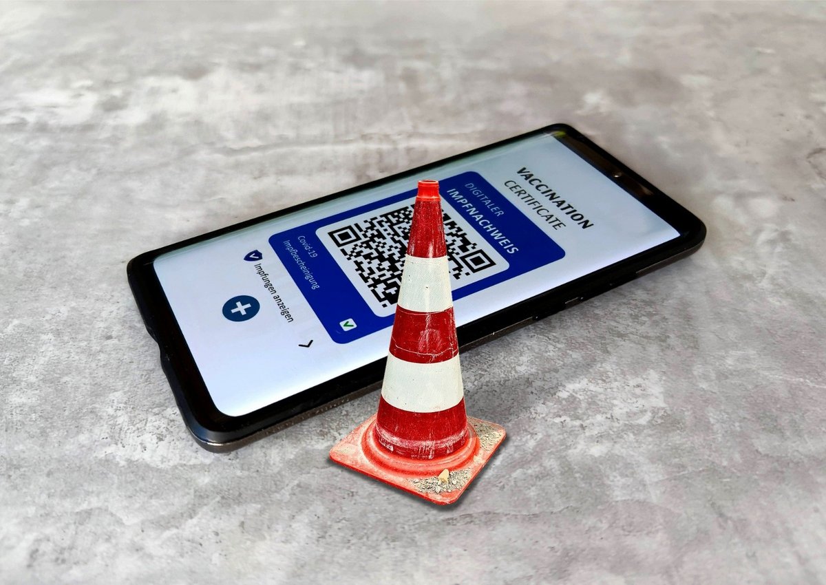 В Санкт-Петербурге тоже вводят QR-коды. Но не для заселения в отели