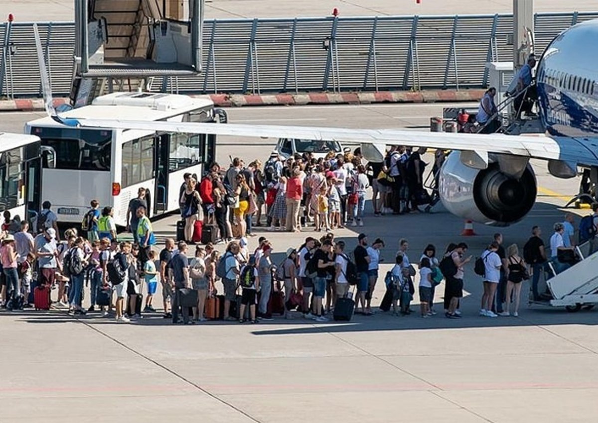 Авиапассажирам в России готовят аналог «Турпомощи». Как это повлияет на стоимость перевозки?