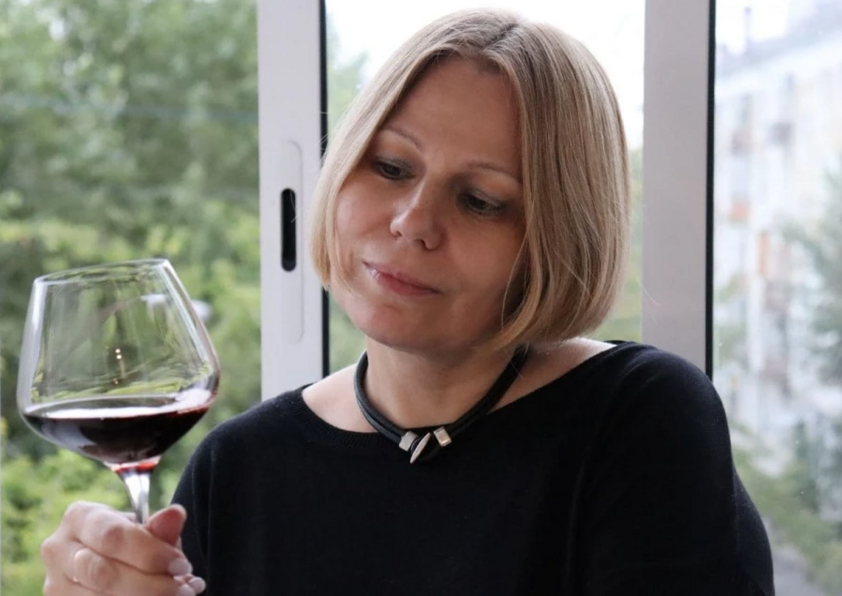 «Чем больше знаешь, тем меньше пьешь». Сомелье из Екатеринбурга — о том, почему каждому нужно изучать вино
