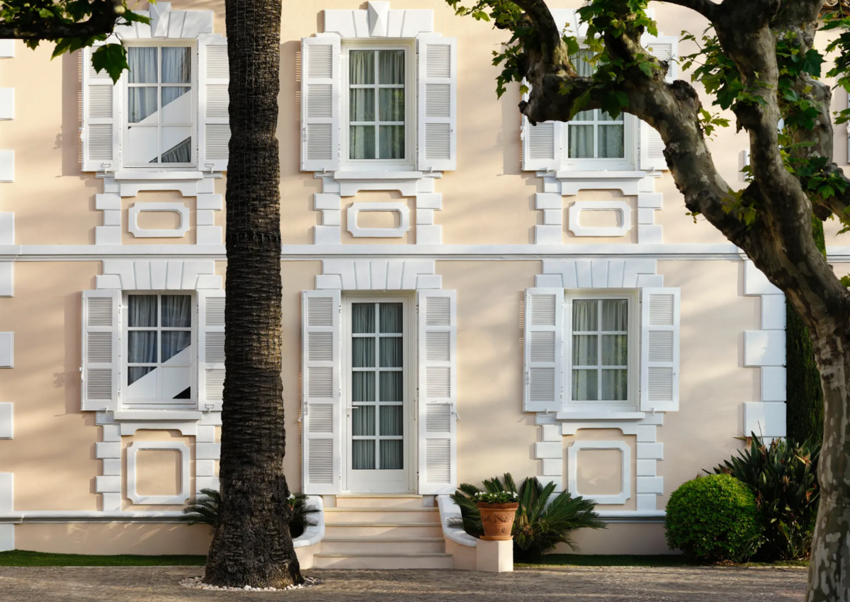 Condé Nast Traveler: французский отель Cheval Blanc St-Tropez назвали лучшим в мире 