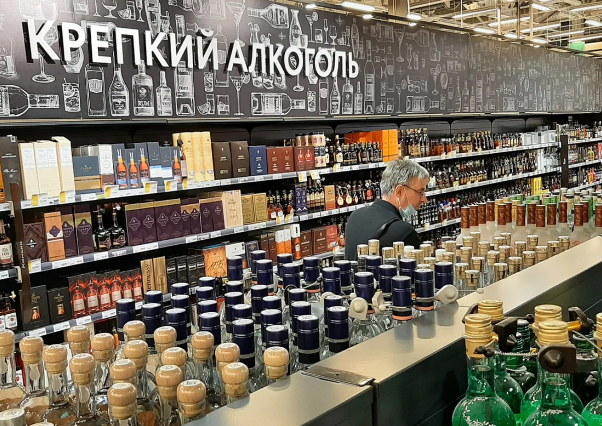 Walker бродит по Европе. Алкогольные бренды возвращаются в РФ параллельными путями