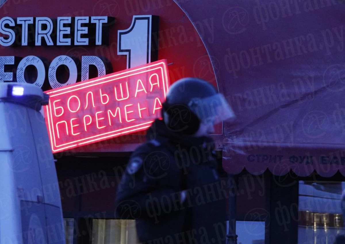 Спорт-бар, суд за трубу и «Киберфронт Z». История бара на Университетской набережной
