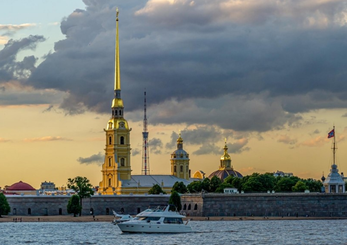 Лето близко. Что с туристами? Новую реальность петербургского туризма предприниматели обсудили с депутатом