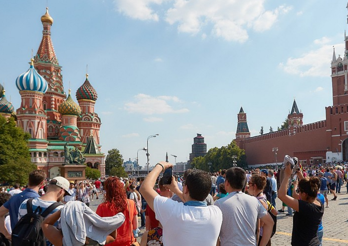 Иностранным туристам разрешили удаленно открывать банковские счета в России