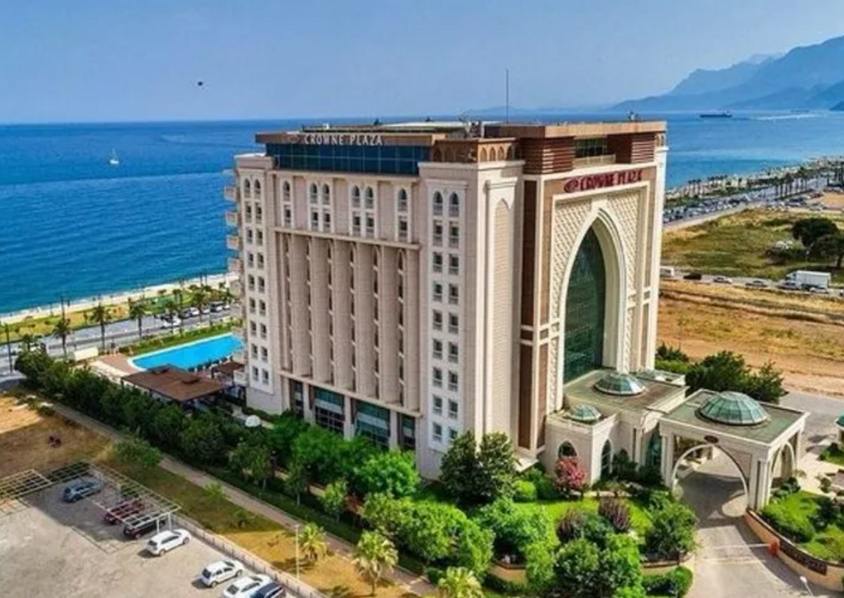 Чеченский бизнесмен не поделил с женой отель Crowne Plaza в Анталье. На кону 80 миллионов евро
