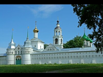 Девяносто семь процентов россиян советуют иностранным туристам посетить города Золотого кольца