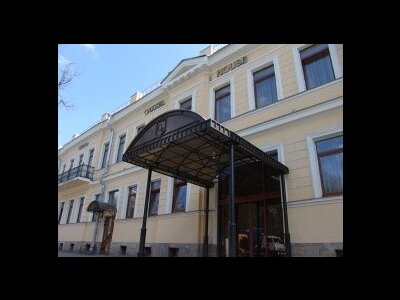 В Петербурге продают гостиницу в Гатчине