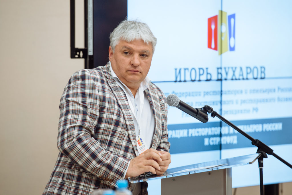 Игорь Бухаров оценил риски от приостановки приема туристов из Китая