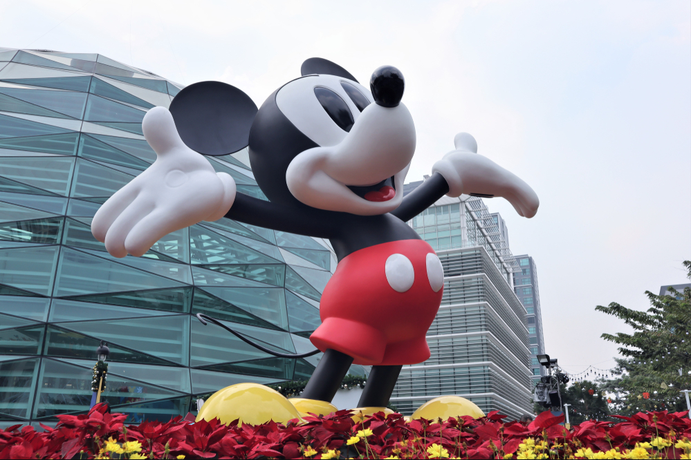 Disney отправил 100 000 сотрудников отелей и парков в неоплачиваемый отпуск