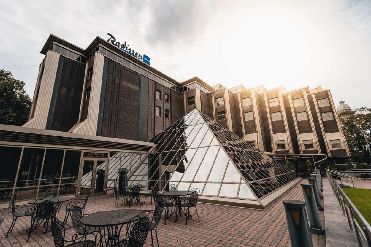 В Латвии сеть Radisson Blu сокращает число сотрудников всех своих гостиниц