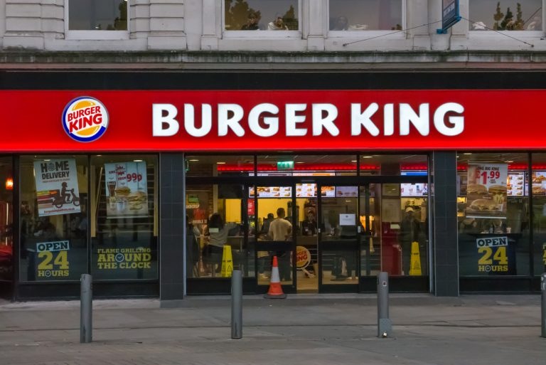 В Burger King нашли необычный способ мотивировать клиентов заказывать еду через приложения