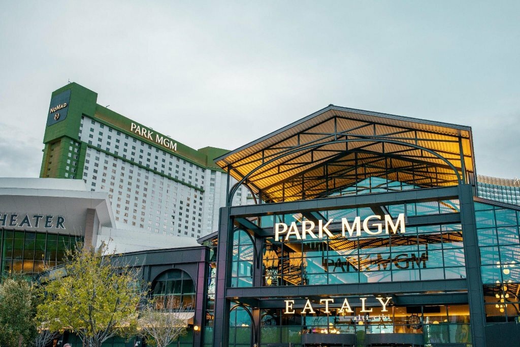 Американская сеть отелей-казино MGM Resorts увольняет 18 тыс. сотрудников