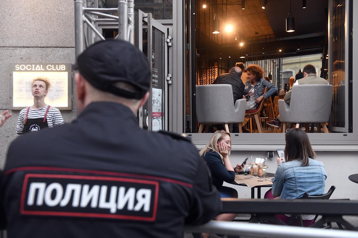 Республика Рубинштейна. На барной улице начался эксперимент по саморегулированию
