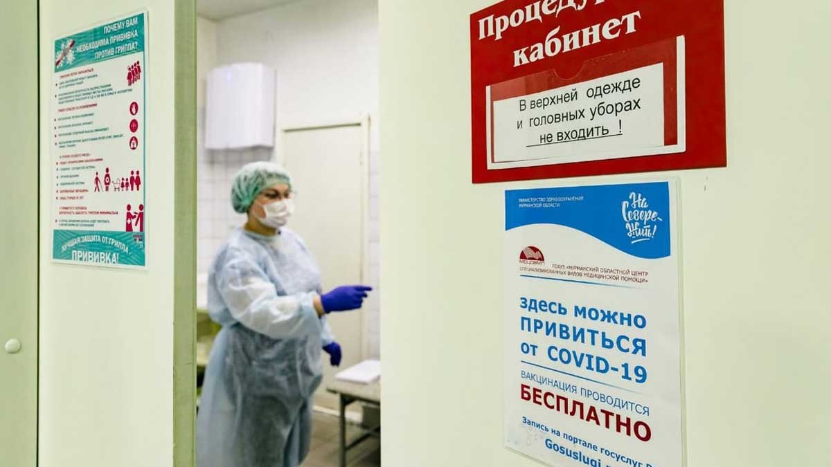 Роспотребнадзор обязал работодателей Москвы вакцинировать 60% работников в сфере услуг