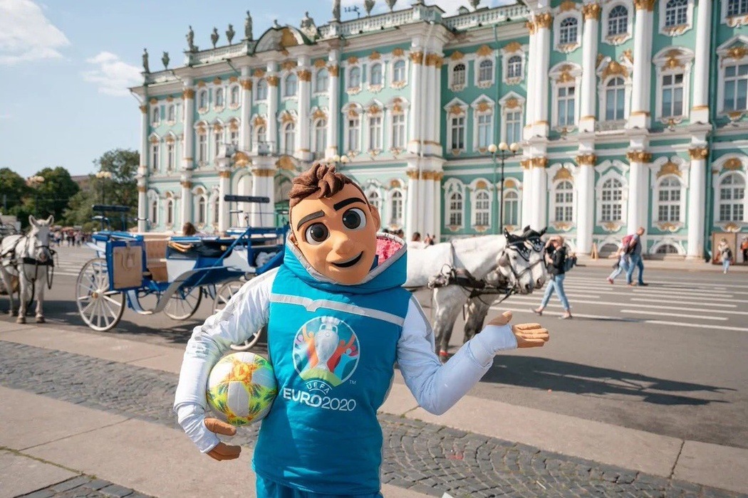 Сколько туристы потратили в Петербурге во время Евро-2020
