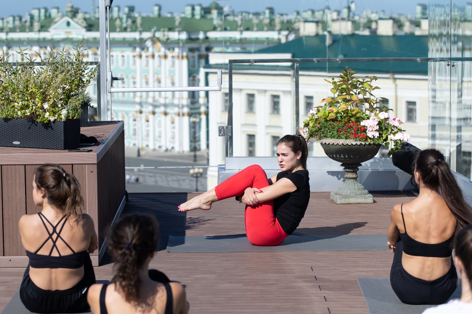 «Кемпински Мойка 22» и Studio Context. Diana Vishneva провели занятие по пилатесу под девизом Stretch Your Summer