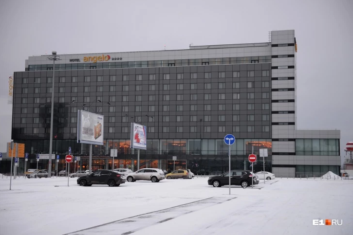 В Екатеринбурге продадут с торгов гостиницу Angelo в Кольцово. В придачу к ней идет второй отель