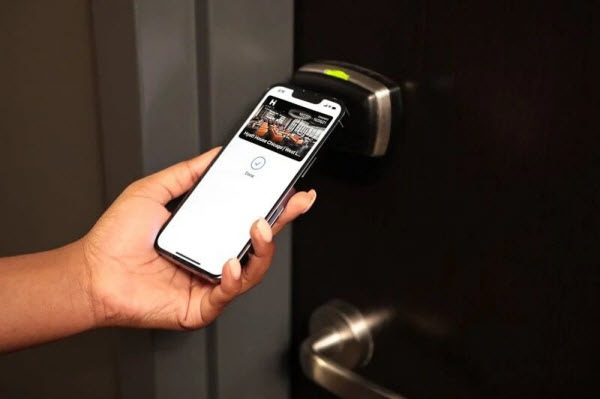 Отпирать дверь номера в отелях Hyatt можно с помощью iPhone